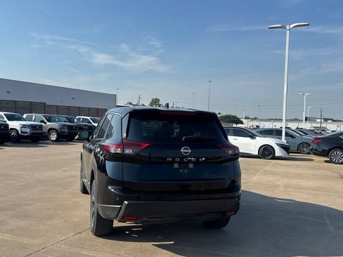 Certified 2025 Nissan Rogue SV FWD image 20
