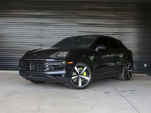 Certified 2025 Porsche Cayenne E-Hybrid Coupe image 1