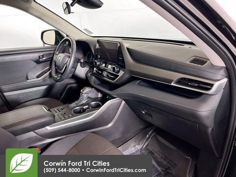 Used 2024 Toyota Highlander LE image 27