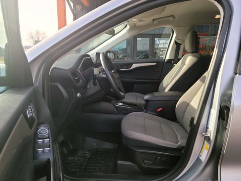 Used 2022 Ford Escape SE w/ Cold Weather Package image 18