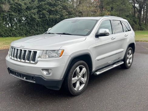 Used 2012 Jeep Grand Cherokee Overland w/ Mopar Chrome Edition Group image 4