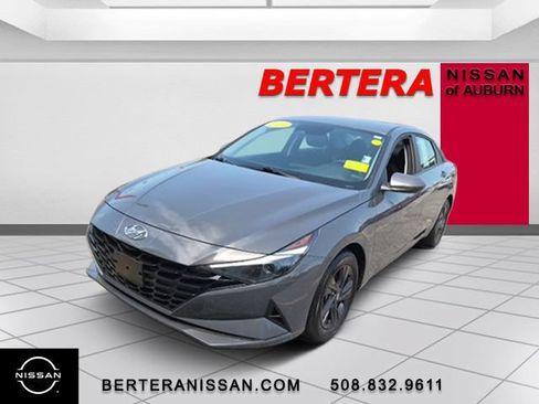 Used 2023 Hyundai Elantra SEL w/ Cargo Package FWD image 5