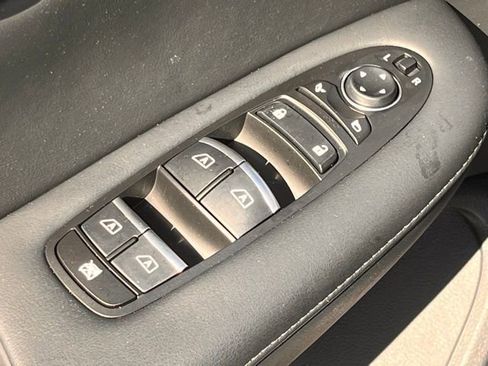 Certified 2025 INFINITI QX50 Sport image 11