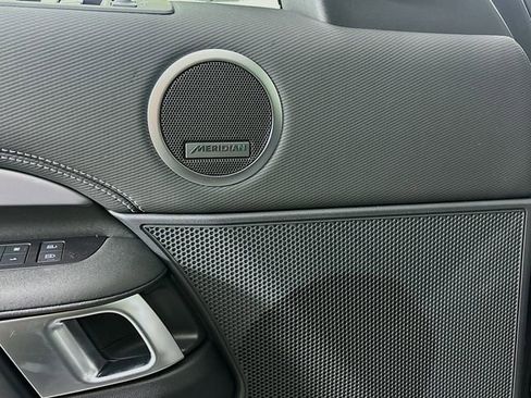 Used 2024 Land Rover Discovery Dynamic SE image 21