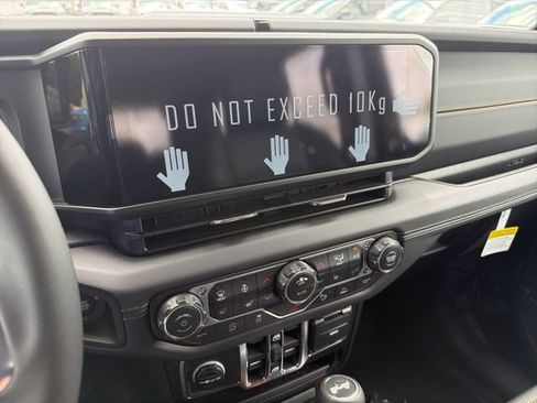 New 2026 Jeep Wrangler Unlimited Sahara AWD/4WD image 16