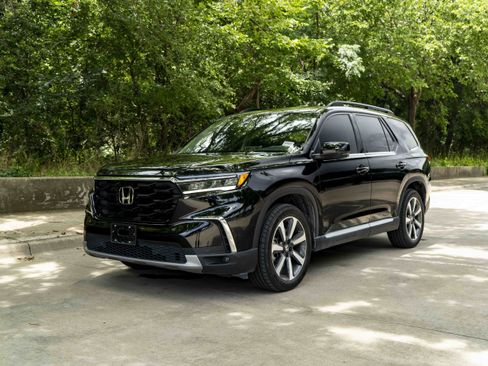 Used 2023 Honda Pilot Touring image 5