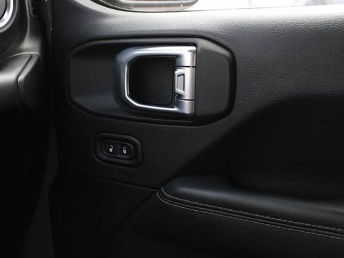 Used 2018 Jeep Wrangler Unlimited Sahara AWD/4WD image 18