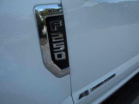 Used 2019 Ford F250 XL w/ Power Equipment Group AWD/4WD image 9