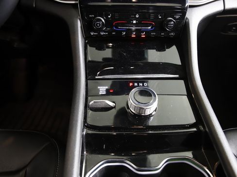 Used 2022 Jeep Grand Cherokee Limited image 18