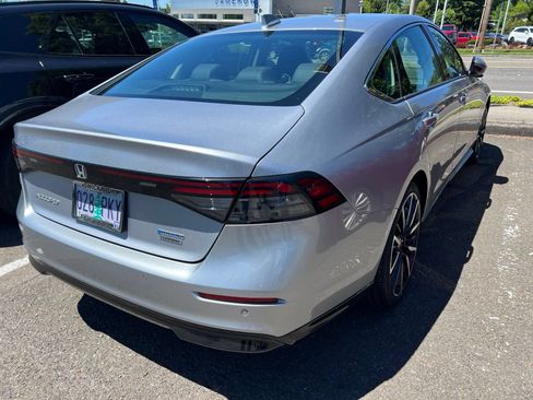 Used 2023 Honda Accord Touring image 4