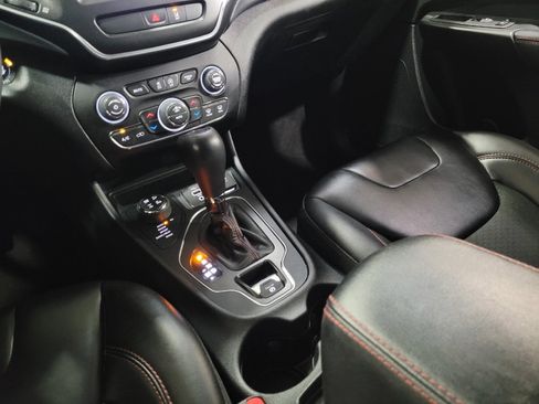 Used 2022 Jeep Cherokee Trailhawk AWD/4WD image 26