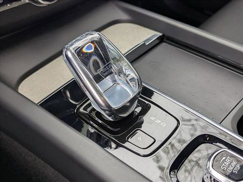 Used 2022 Volvo XC60 B5 Inscription w/ Advanced Package image 11