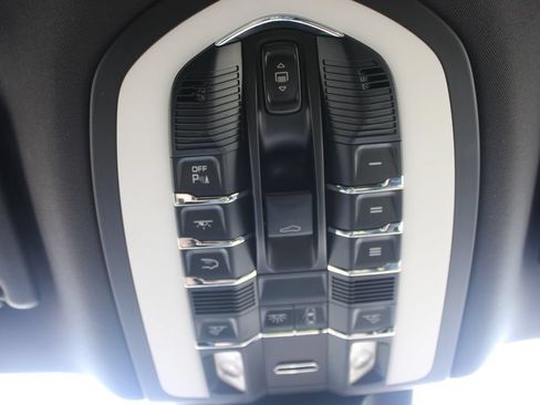 Used 2018 Porsche Macan S AWD/4WD image 60