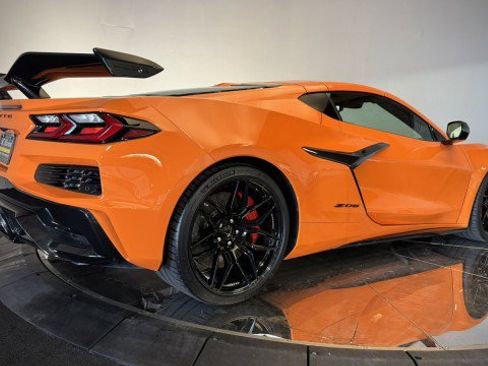 Used 2024 Chevrolet Corvette Z06 w/ Z07 Performance Package image 27
