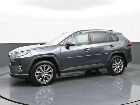 Used 2021 Toyota RAV4 XLE Premium image 6