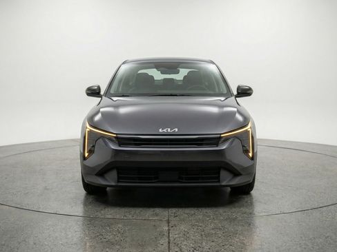 Used 2025 Kia K4 LXS image 2
