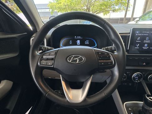 Used 2023 Hyundai Venue SEL FWD image 16