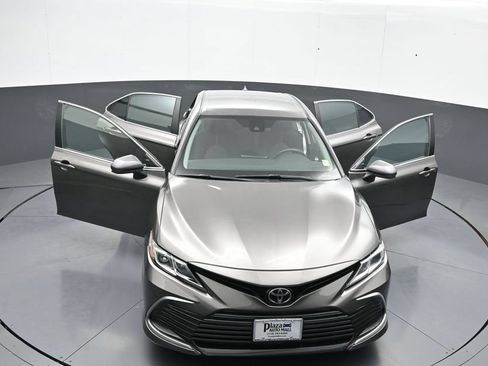 Used 2021 Toyota Camry LE AWD/4WD image 44