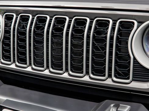 Used 2025 Jeep Wrangler Sahara image 4