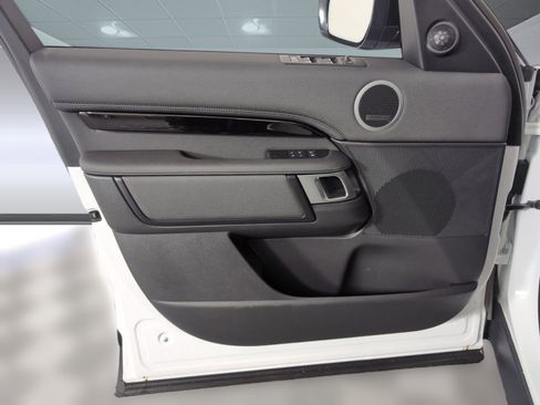 Certified 2025 Land Rover Discovery S image 15