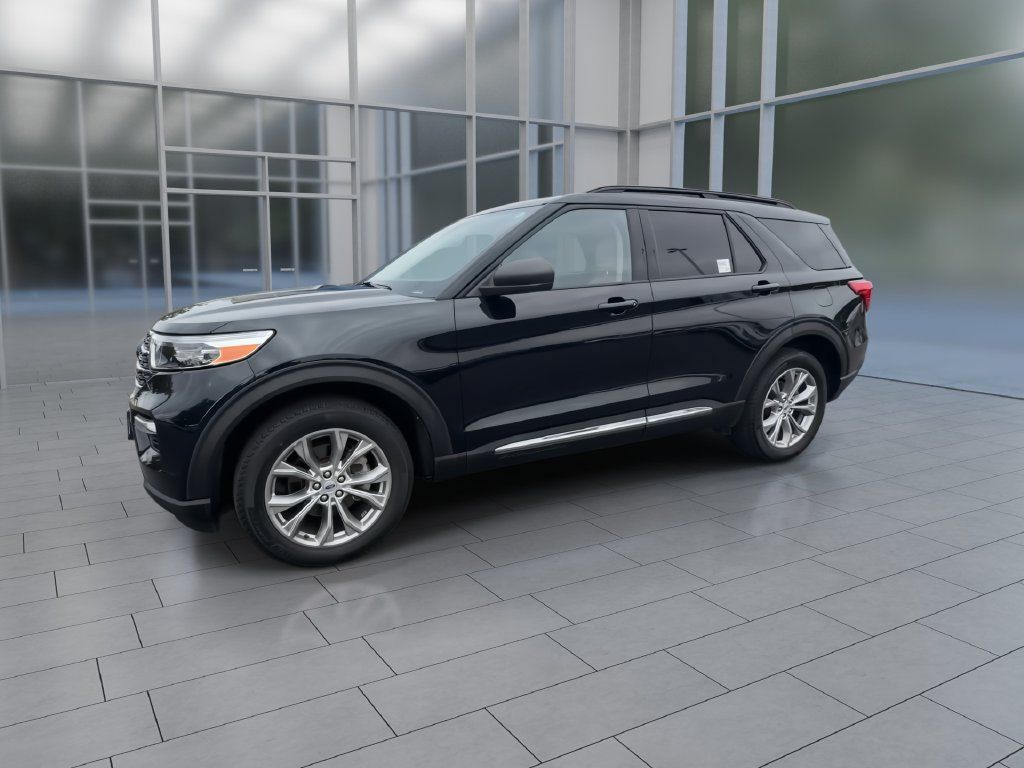 Used 2023 Ford Explorer XLT w/ Equipment Group 202A AWD/4WD image 4