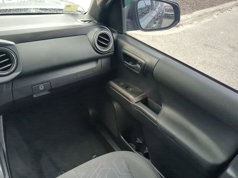 Used 2018 Toyota Tacoma TRD Off-Road image 17