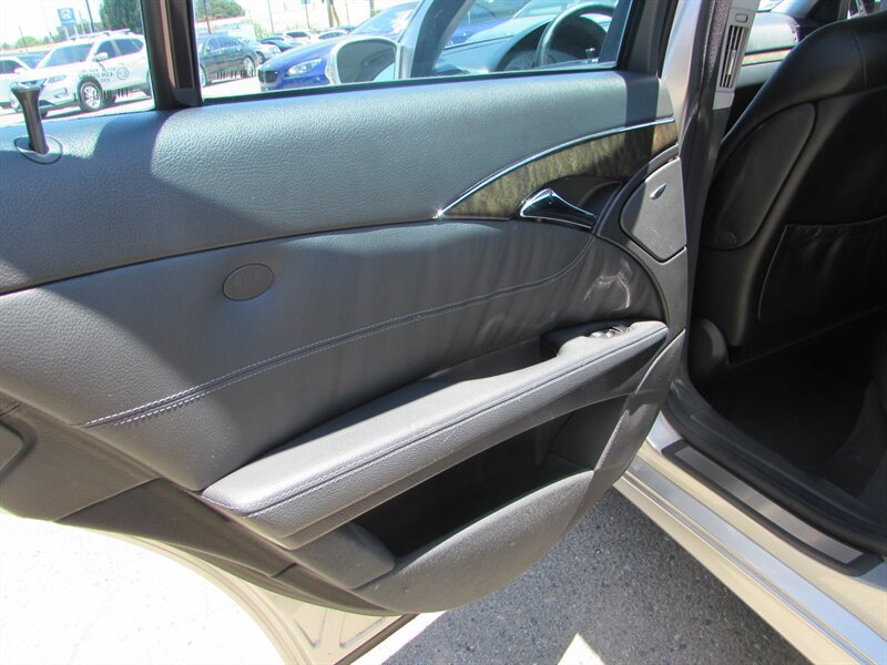 Used 2003 Mercedes-Benz E 500 Sedan image 23