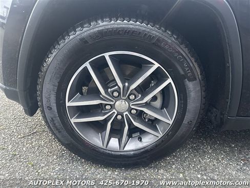 Used 2018 Jeep Grand Cherokee Limited image 21