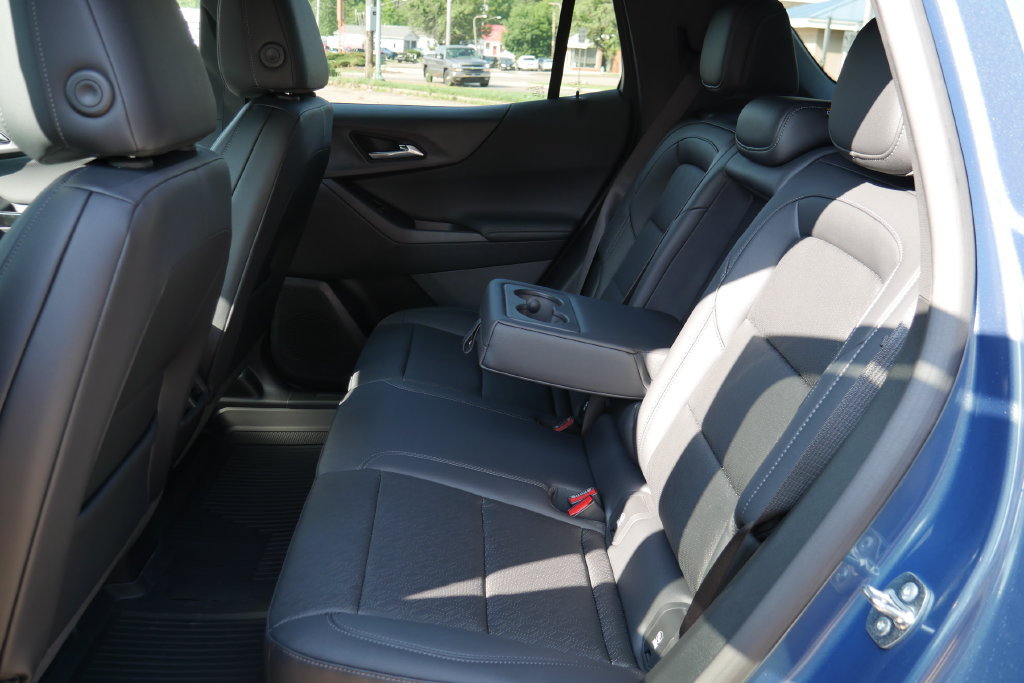 New 2026 Chevrolet Equinox LT w/ Convenience Package II AWD/4WD image 17