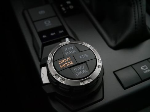 Certified 2025 Toyota 4Runner TRD Off-Road Premium image 28