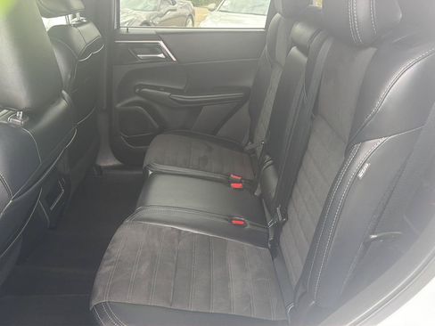 Used 2024 Mitsubishi Outlander SE FWD image 27