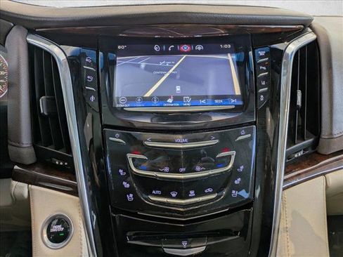 Used 2015 Cadillac Escalade Luxury image 14