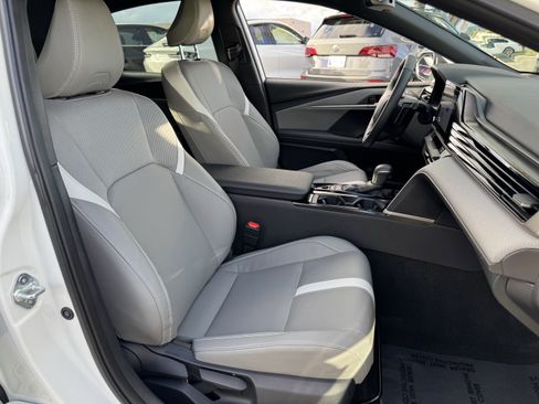 Used 2025 Toyota Camry SE image 35