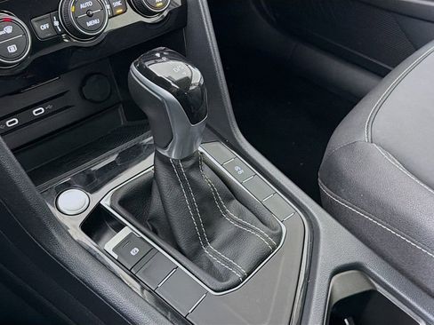 Used 2024 Volkswagen Taos SE image 21