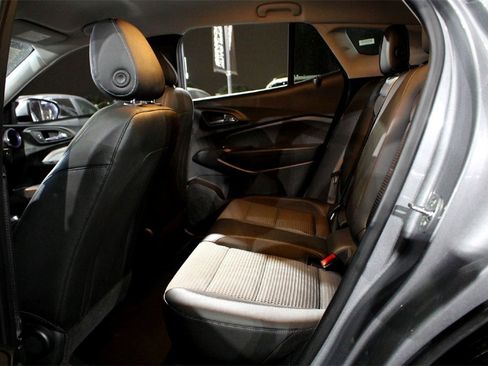 Used 2025 Chevrolet Trax LT w/ LT Convenience Package image 27