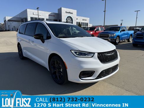 New 2026 Chrysler Pacifica Limited w/ S Appearance Package image 1