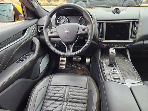 Used 2023 Maserati Levante Trofeo image 13