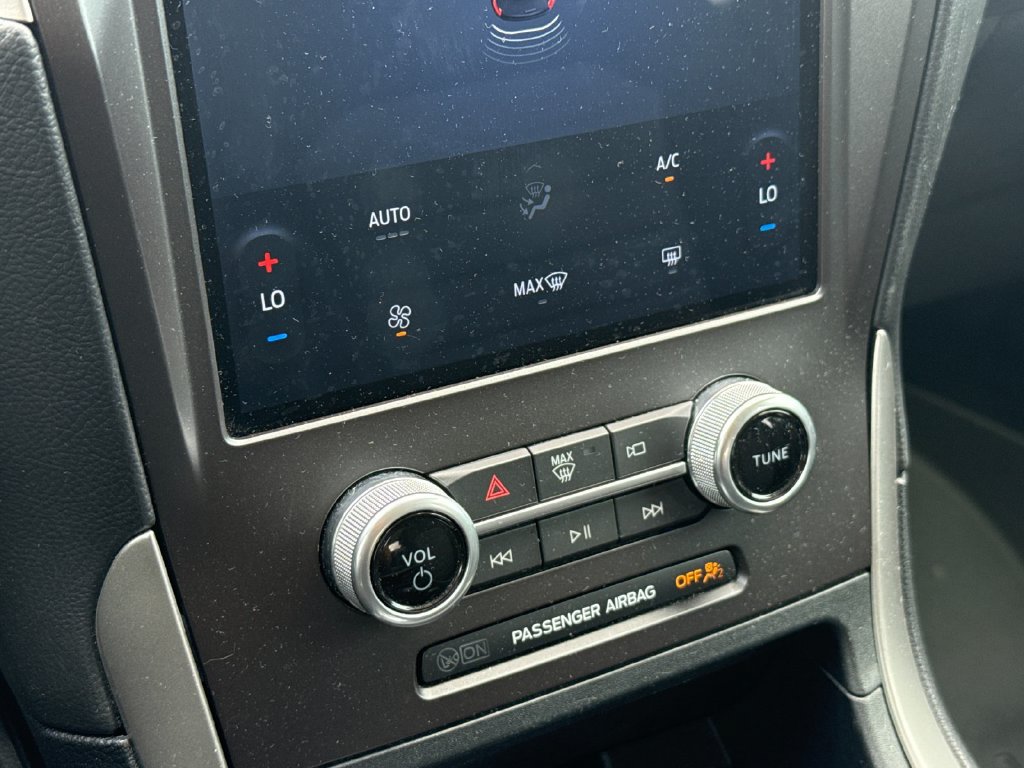 Used 2021 Ford Edge SE FWD image 20