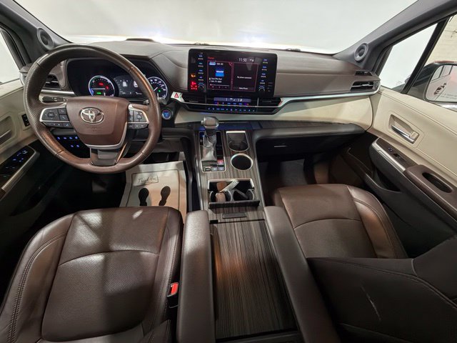 Used 2021 Toyota Sienna Platinum FWD image 14