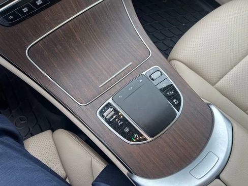 Used 2022 Mercedes-Benz GLC 300 4MATIC image 5