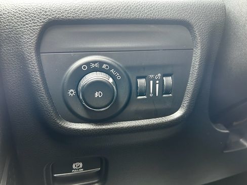 Used 2022 Jeep Grand Cherokee Limited AWD/4WD image 27