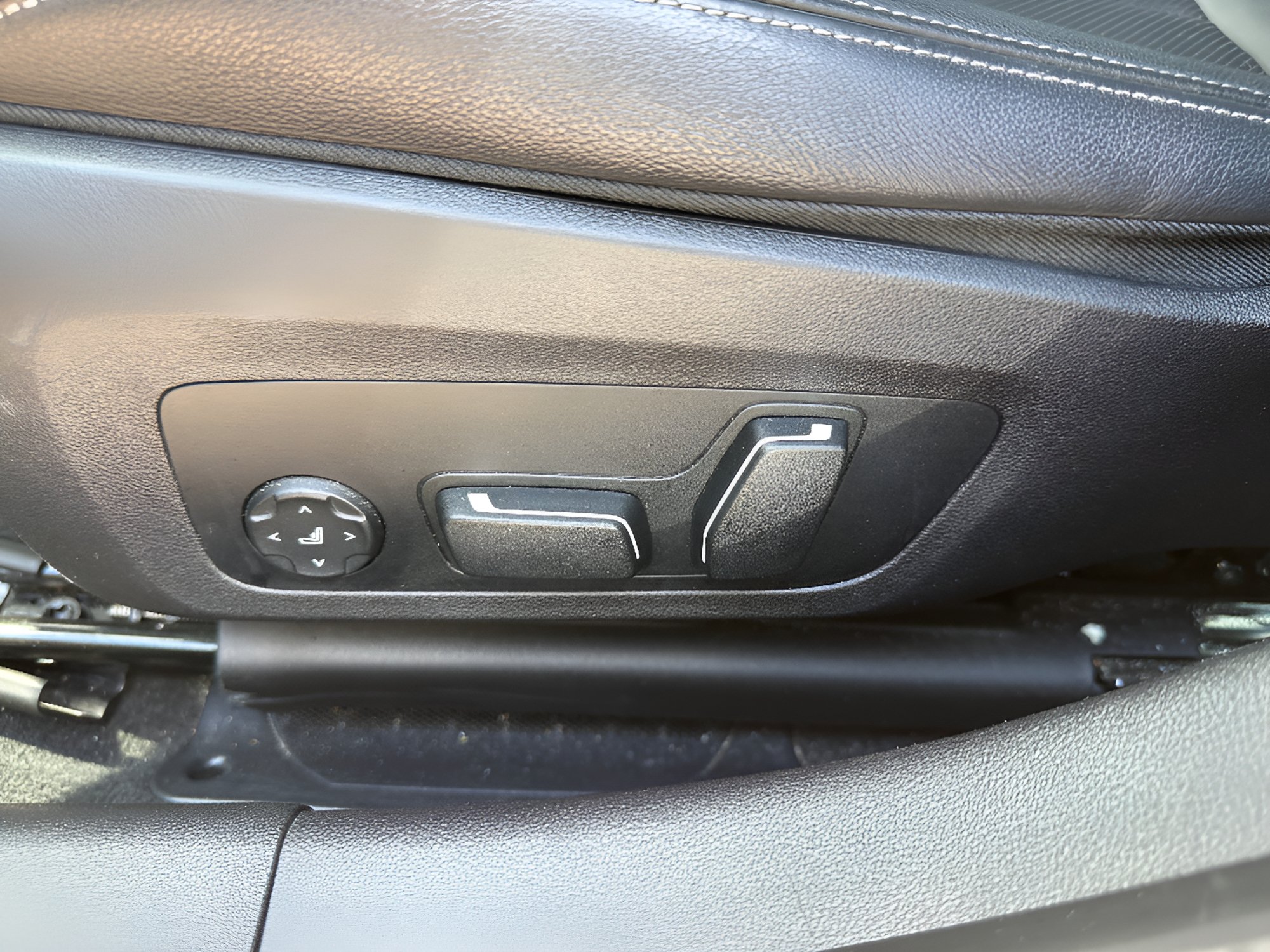 Used 2025 BMW 330i Sedan RWD image 18