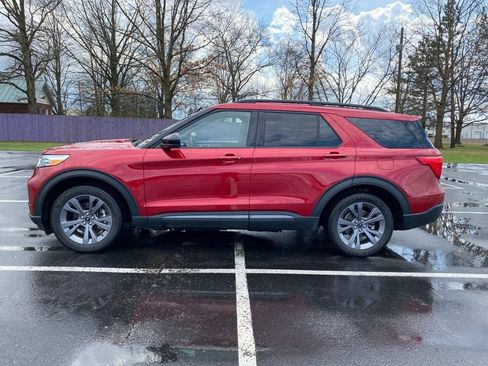 Used 2022 Ford Explorer XLT w/ Equipment Group 202A RWD image 4