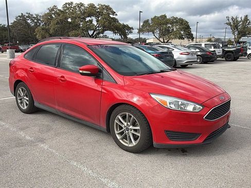 Used 2015 Ford Focus SE image 3