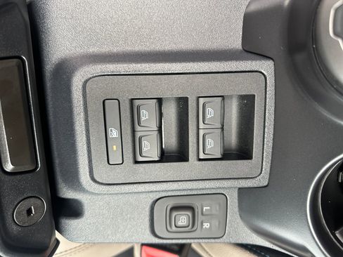 Used 2024 Ford Bronco Wildtrak image 10