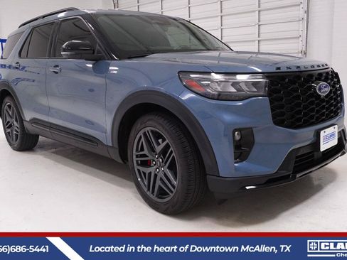Used 2025 Ford Explorer ST-Line w/ Premium Package RWD image 3