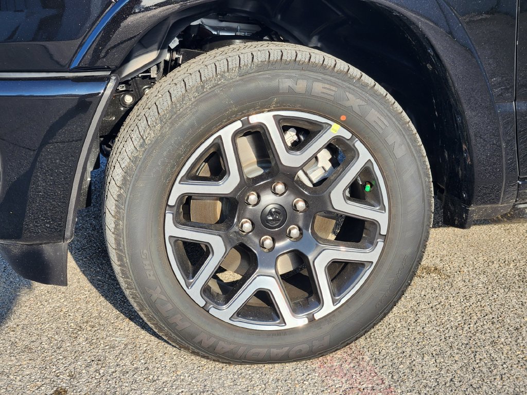 New 2026 RAM 1500 Laramie AWD/4WD image 9