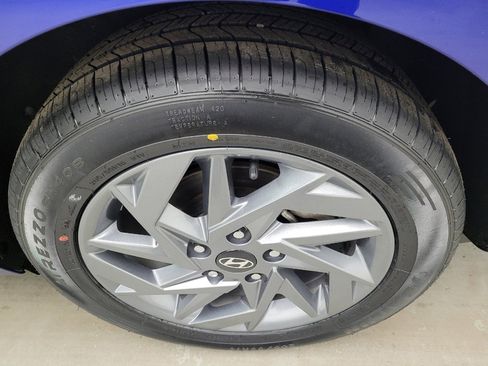 Used 2024 Hyundai Elantra SEL image 31