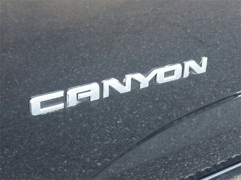 Used 2018 GMC Canyon SLE w/ SLE Convenience Package image 29