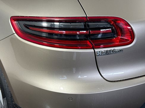 Used 2018 Porsche Macan image 35